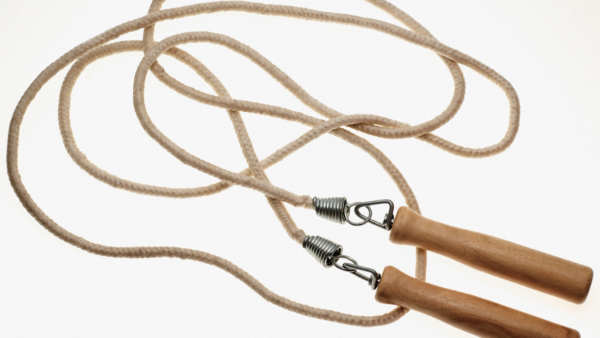 【1年生男子】後ろあや跳び20回達成　手の通り道を整理し、安定した回転で回数を伸ばしました　